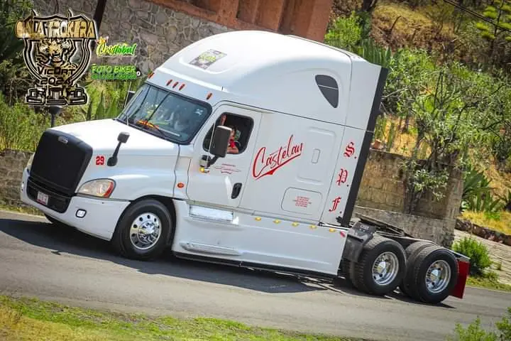 Tractocamión Transportes Castelán - Unidad 02 para transporte de carga